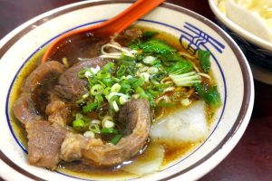 年代客棧の牛肉麺